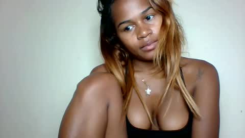 Snapshot of vynarahot chatting on 05-30-26, 10:45 vynarahot online show from 05-30-26, 10:45