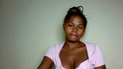 Snapshot of vynarahot chatting on 06-12-26, 06:51 vynarahot online show from 06-12-26, 06:51