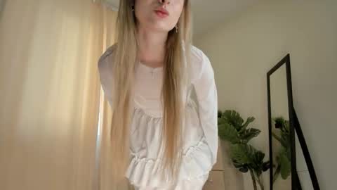 Snapshot of w1xll chatting on 09-09-25, 04:12 Nana online show from 09-09-25, 04:12