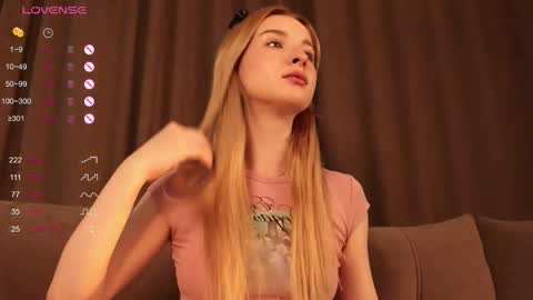 Snapshot of w1xll chatting on 11-15-25, 04:43 Nana online show from 11-15-25, 04:43