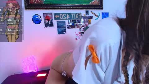 Snapshot of waifu_exe chatting on 09-27-25, 03:55 Waifu exe online show from 09-27-25, 03:55