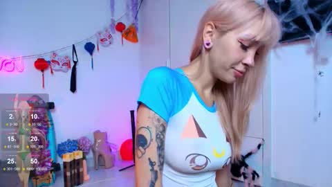 Snapshot of waifu_exe chatting on 11-21-25, 05:50 Waifu exe online show from 11-21-25, 05:50