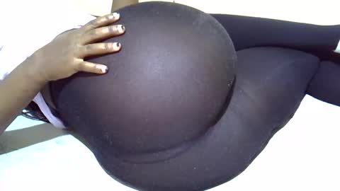 Snapshot of wakanda_43 chatting on 02-08-25, 03:21 candy online show from 02-08-25, 03:21