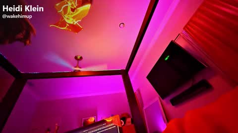 wakehimup online show from 12-17-25, 09:48