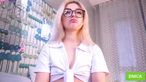  Lina online show from 10-17-25, 05:43