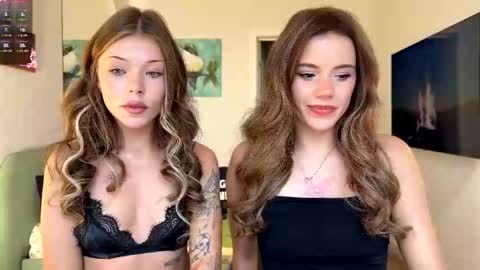 Snapshot of waki_lucky chatting on 10-19-25, 12:06 Mia online show from 10-19-25, 12:06