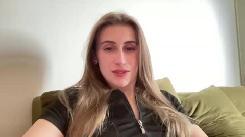 Snapshot of walkiria19 chatting on 06-14-26, 12:18 walkiria19 online show from 06-14-26, 12:18