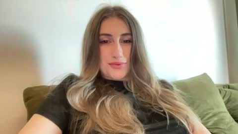 Snapshot of walkiria19 chatting on 06-19-26, 05:01 walkiria19 online show from 06-19-26, 05:01