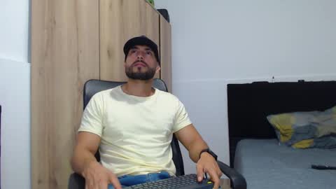 Snapshot of walter_brownn01 chatting on 11-15-25, 07:54 WALTER BROWN online show from 11-15-25, 07:54