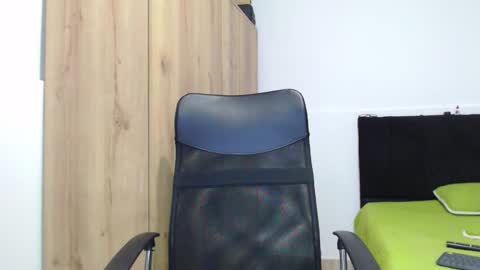 Snapshot of walter_brownn01 chatting on 11-24-25, 04:51 WALTER BROWN online show from 11-24-25, 04:51