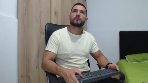 Snapshot of walter_brownn01 chatting on 11-26-25, 08:54 WALTER BROWN online show from 11-26-25, 08:54