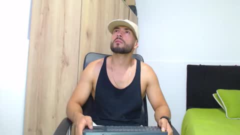 Snapshot of walter_brownn01 chatting on 11-29-25, 04:21 WALTER BROWN online show from 11-29-25, 04:21