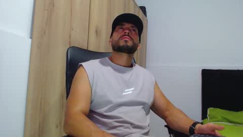 Snapshot of walter_brownn01 chatting on 12-05-25, 05:27 WALTER BROWN online show from 12-05-25, 05:27