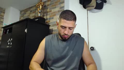 Snapshot of walter_brownn01 chatting on 12-14-25, 02:11 WALTER BROWN online show from 12-14-25, 02:11