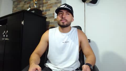 Snapshot of walter_brownn01 chatting on 12-18-25, 10:27 WALTER BROWN online show from 12-18-25, 10:27