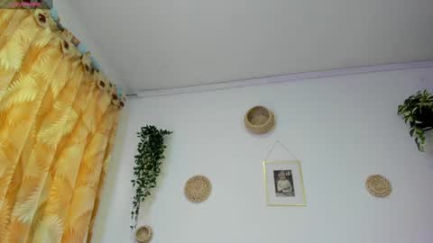 Snapshot of wanda_liones chatting on 02-05-25, 07:53 Wanda online show from 02-05-25, 07:53