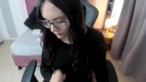 Alexandra online show from 10-20-25, 04:29