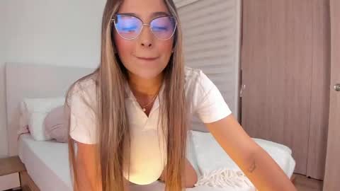 Snapshot of wandathompson_ chatting on 06-02-26, 11:01 Wanda online show from 06-02-26, 11:01