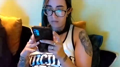 Snapshot of waningrosee chatting on 01-03-25, 11:23 Waningrose Lu online show from 01-03-25, 11:23