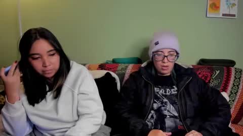 Snapshot of waningrosee chatting on 02-16-25, 02:42 Waningrose Lu online show from 02-16-25, 02:42