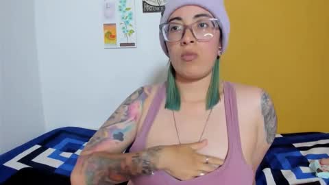 Snapshot of waningrosee chatting on 11-24-25, 11:04 Waningrose Lu online show from 11-24-25, 11:04