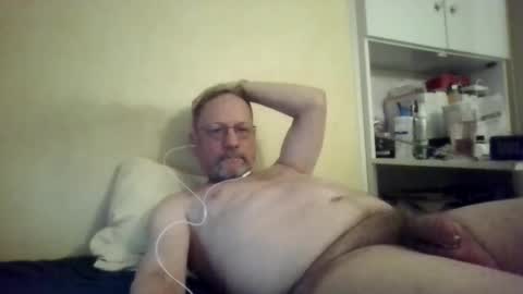 Snapshot of wanky357 chatting on 05-10-26, 08:58 Tibo Love online show from 05-10-26, 08:58