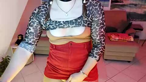 Emilia inst  online show from 01-06-25, 01:42