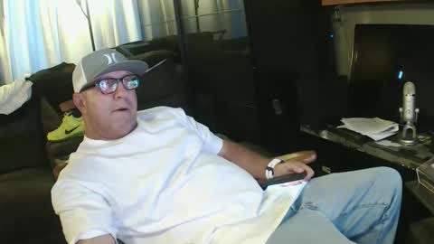Snapshot of wantitbutyoucanthaveit chatting on 04-19-26, 01:32 inittogetitin online show from 04-19-26, 01:32