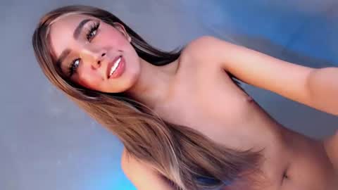 Isla Fox online show from 10-20-25, 08:15