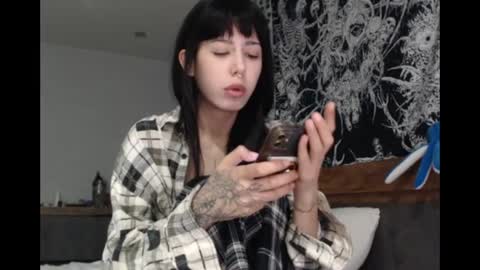 Snapshot of wavy_nights chatting on 06-18-26, 04:00 Mina online show from 06-18-26, 04:00