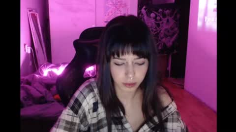 Snapshot of wavy_nights chatting on 07-20-26, 12:03 Mina online show from 07-20-26, 12:03