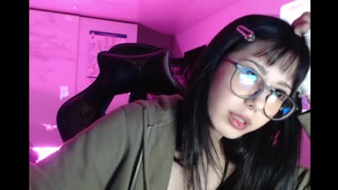 Snapshot of wavy_nights chatting on 07-23-26, 12:35 Mina online show from 07-23-26, 12:35