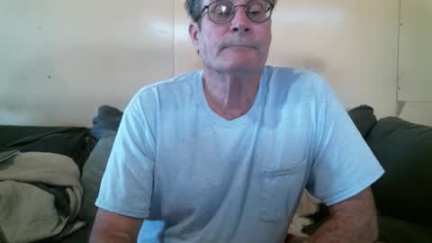 Snapshot of wbfarm chatting on 11-25-25, 09:04 WB Farm online show from 11-25-25, 09:04