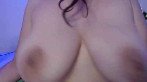 Snapshot of we_n_you chatting on 12-31-24, 04:46 Trixie 3 online show from 12-31-24, 04:46