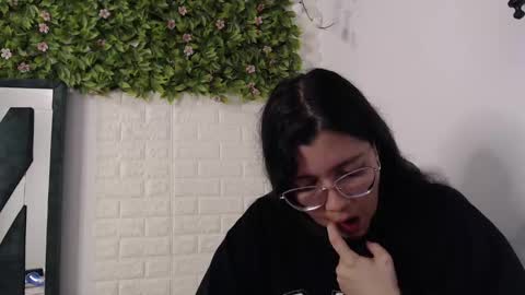 Snapshot of we_n_you chatting on 01-17-25, 09:50 Trixie 3 online show from 01-17-25, 09:50