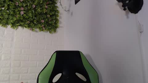 Snapshot of we_n_you chatting on 01-20-25, 05:37 Trixie 3 online show from 01-20-25, 05:37
