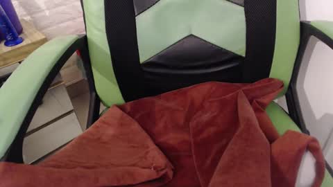 Snapshot of we_n_you chatting on 01-21-25, 01:22 Trixie 3 online show from 01-21-25, 01:22