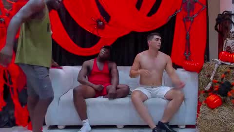 Snapshot of web_gammer_ chatting on 10-27-25, 07:18 Jhonny Dick his neighbors. online show from 10-27-25, 07:18