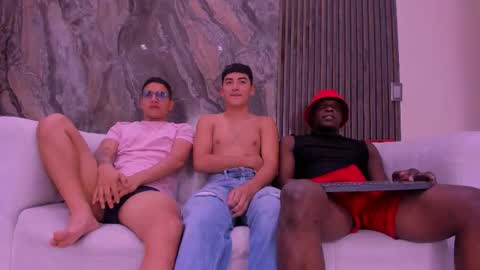 Snapshot of web_gammer_ chatting on 12-01-25, 01:49 Jhonny Dick his neighbors. online show from 12-01-25, 01:49