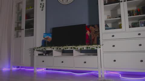 Snapshot of weed_princesss chatting on 12-02-24, 01:13  moon  online show from 12-02-24, 01:13