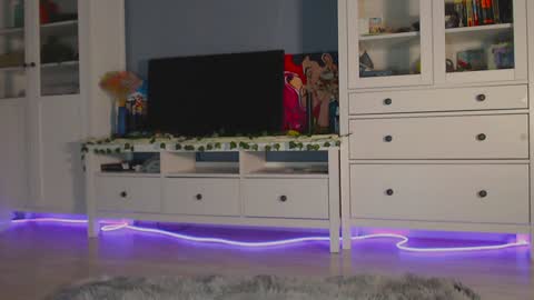 Snapshot of weed_princesss chatting on 12-13-24, 08:04  moon  online show from 12-13-24, 08:04