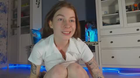 Snapshot of weed_princesss chatting on 12-26-24, 03:42  moon  online show from 12-26-24, 03:42