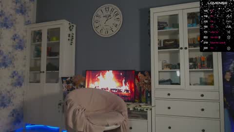 Snapshot of weed_princesss chatting on 12-30-24, 05:34  moon  online show from 12-30-24, 05:34