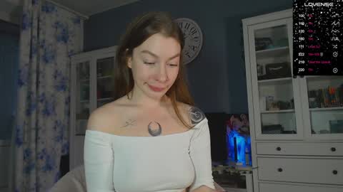 Snapshot of weed_princesss chatting on 01-16-25, 01:25  moon  online show from 01-16-25, 01:25