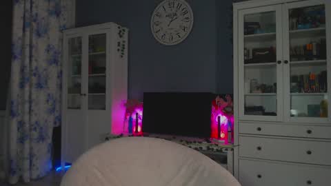 Snapshot of weed_princesss chatting on 01-16-25, 04:39  moon  online show from 01-16-25, 04:39