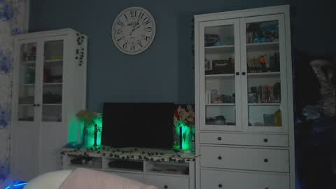 Snapshot of weed_princesss chatting on 01-23-25, 03:11  moon  online show from 01-23-25, 03:11