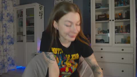 Snapshot of weed_princesss chatting on 01-28-25, 12:22  moon  online show from 01-28-25, 12:22