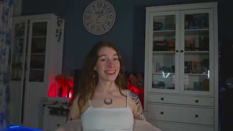 Snapshot of weed_princesss chatting on 02-05-25, 02:59  moon  online show from 02-05-25, 02:59