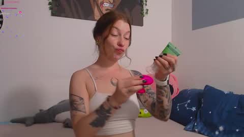 Snapshot of weed_princesss chatting on 09-14-25, 12:59  moon  online show from 09-14-25, 12:59