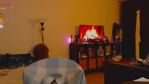 Snapshot of weed_princesss chatting on 10-31-25, 09:05  moon  online show from 10-31-25, 09:05